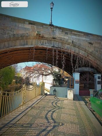 Pronájem bytu 2+1, Praha - Malá Strana, U lužického semináře, 74 m2