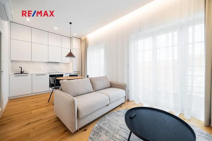 Pronájem bytu 2+kk, Praha - Vinohrady, Slezská, 43 m2