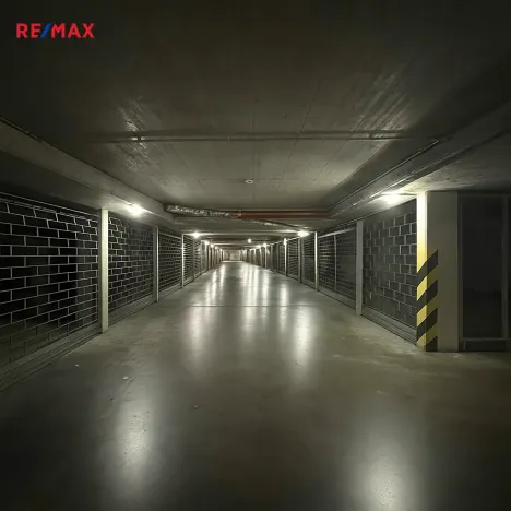 Prodej garáže, Praha - Košíře, Zahradníčkova, 18 m2