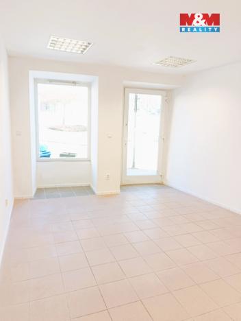 Pronájem obchodního prostoru, Tišnov, nám. Komenského, 21 m2