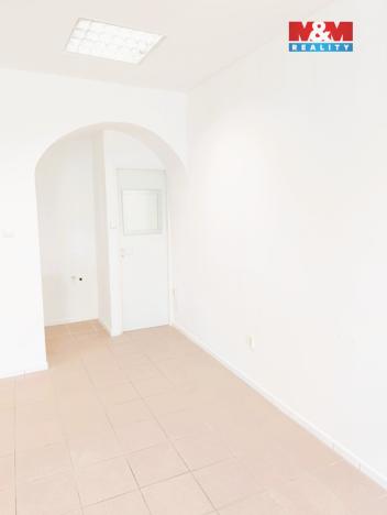 Pronájem obchodního prostoru, Tišnov, nám. Komenského, 21 m2