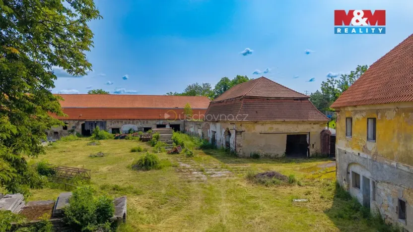 Prodej komerčního pozemku, Zvoleněves, 18484 m2