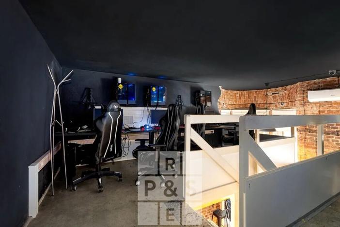 Prodej obchodního prostoru, Praha - Smíchov, Zborovská, 186 m2