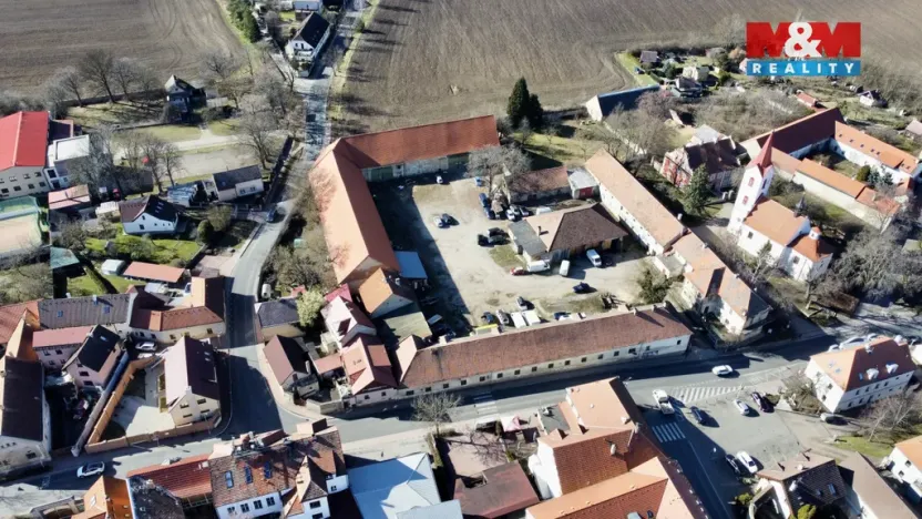 Pronájem komerčního pozemku, Ořech, Karlštejnská, 360 m2