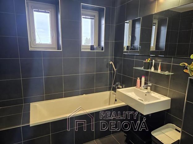 Prodej rodinného domu, Hrabyně, 180 m2