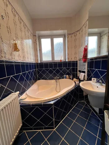 Prodej bytu 3+1, Karlovy Vary, Svahová, 98 m2