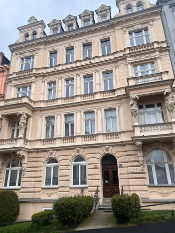 Prodej bytu 3+1, Karlovy Vary, Svahová, 98 m2