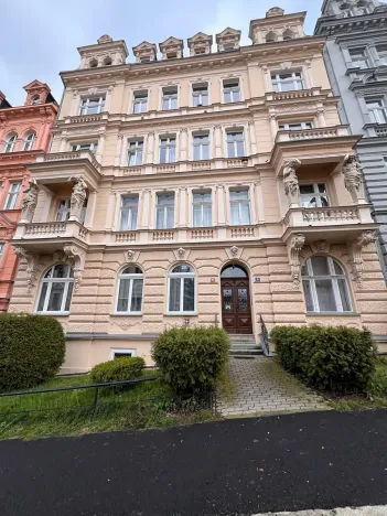 Prodej bytu 3+1, Karlovy Vary, Svahová, 98 m2