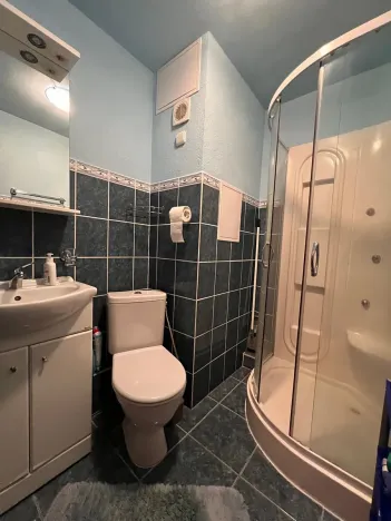 Pronájem bytu 1+1, Karlovy Vary, Maďarská, 36 m2