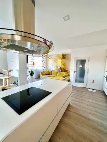 Pronájem bytu 4+kk, Praha - Strašnice, Zvěřinova, 109 m2