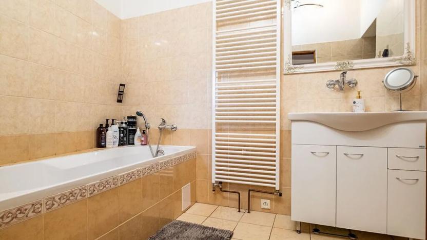 Prodej činžovního domu, Sadská, Husova, 306 m2