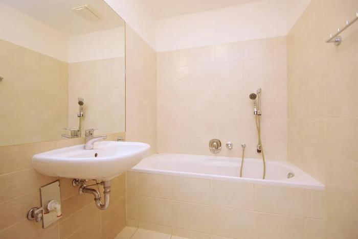 Pronájem kanceláře, Praha - Smíchov, Štefánikova, 63 m2