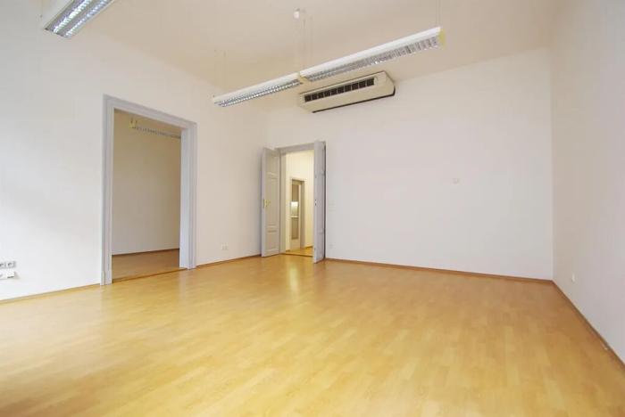 Pronájem kanceláře, Praha - Smíchov, Štefánikova, 70 m2