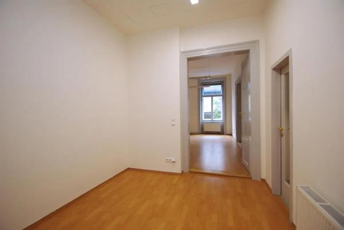 Pronájem kanceláře, Praha - Smíchov, Štefánikova, 70 m2