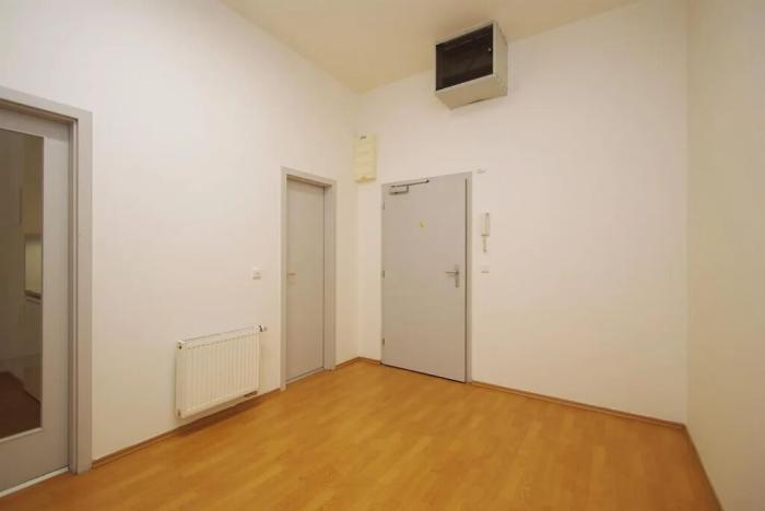 Pronájem kanceláře, Praha - Smíchov, Štefánikova, 70 m2