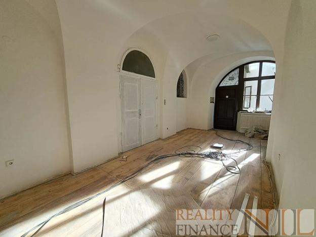 Pronájem obchodního prostoru, Plzeň, náměstí Republiky, 78 m2