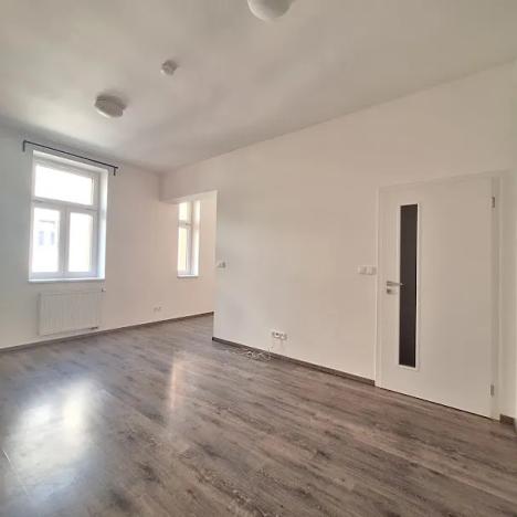 Pronájem bytu 2+kk, Praha - Holešovice, Na Maninách, 46 m2