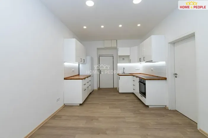 Pronájem bytu 2+kk, Praha - Libeň, Novovysočanská, 37 m2