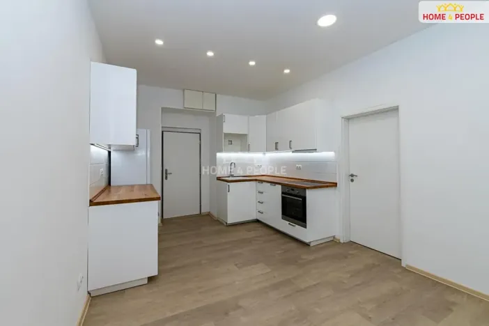 Pronájem bytu 2+kk, Praha - Libeň, Novovysočanská, 37 m2