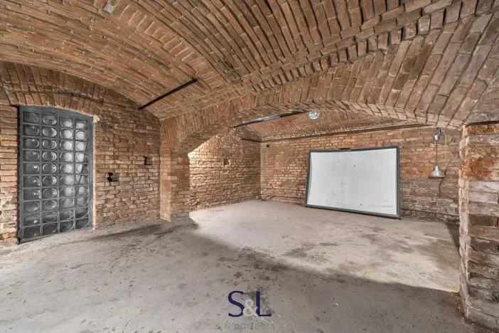 Prodej obchodního prostoru, Praha - Vysočany, Novovysočanská, 222 m2