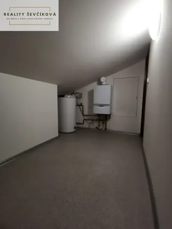 Pronájem obchodního prostoru, Hradec Králové, Vlčkovická, 700 m2