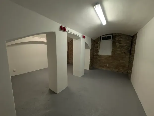 Pronájem výrobních prostor, Praha - Bubeneč, Sochařská, 37 m2