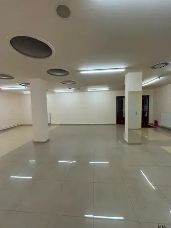 Prodej obchodního prostoru, Karlovy Vary, Divadelní náměstí, 100 m2