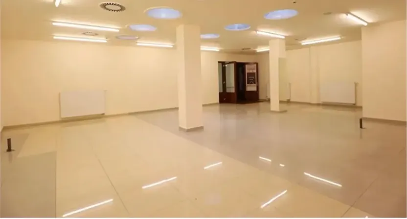 Prodej obchodního prostoru, Karlovy Vary, Divadelní náměstí, 100 m2