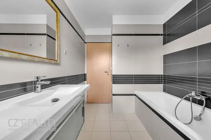 Prodej rodinného domu, Babice, Sportovní, 160 m2