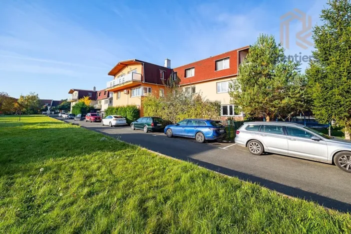 Prodej bytu 2+kk, Praha - Újezd nad Lesy, Domanovická, 67 m2