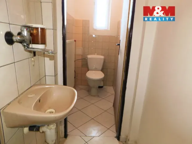 Pronájem obchodního prostoru, Cheb, Mánesova, 75 m2