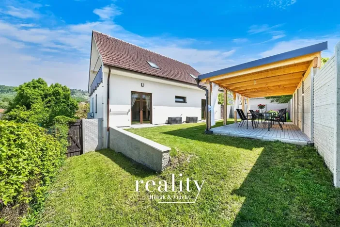 Prodej apartmánu, Perná, 205 m2