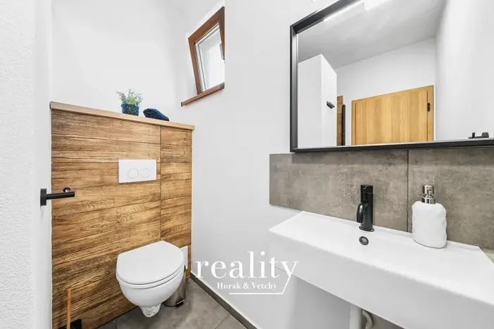 Prodej vícegeneračního domu, Perná, 205 m2