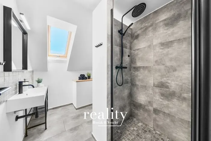 Prodej vícegeneračního domu, Perná, 205 m2