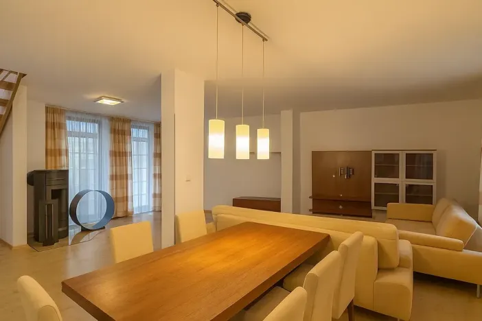 Pronájem rodinného domu, Praha, 145 m2