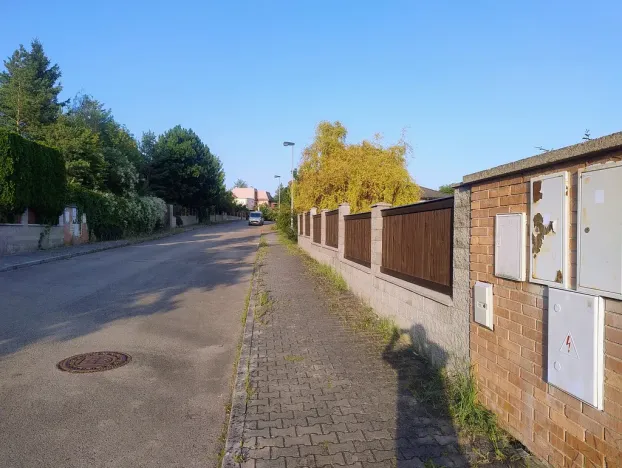 Prodej pozemku, Praha - Dolní Chabry, Pihelská, 800 m2