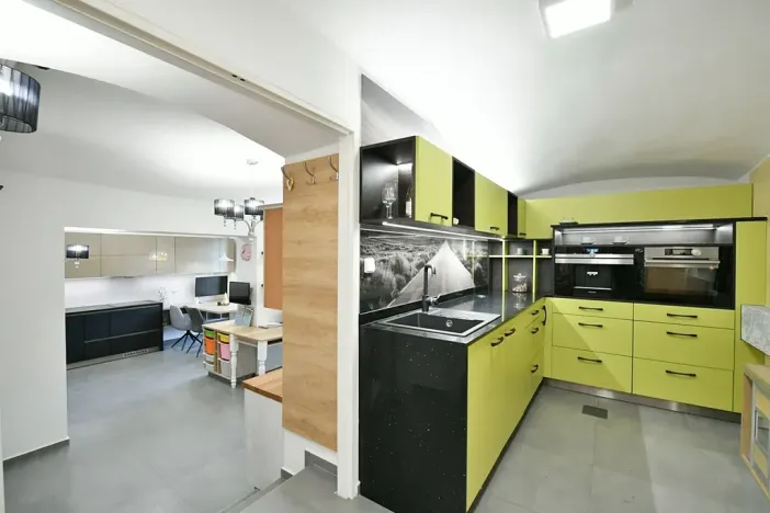 Prodej obchodního prostoru, Praha - Smíchov, Radlická, 86 m2