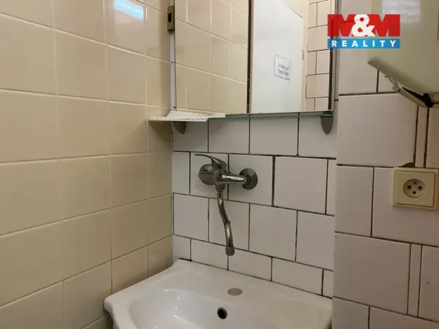 Pronájem obchodního prostoru, Opočno, Charouzova, 200 m2