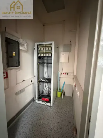 Pronájem komerční nemovitosti, Hradec Králové, Zemědělská, 695 m2