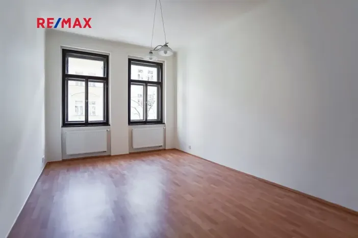 Pronájem bytu 1+1, Praha - Vinohrady, Velehradská, 40 m2