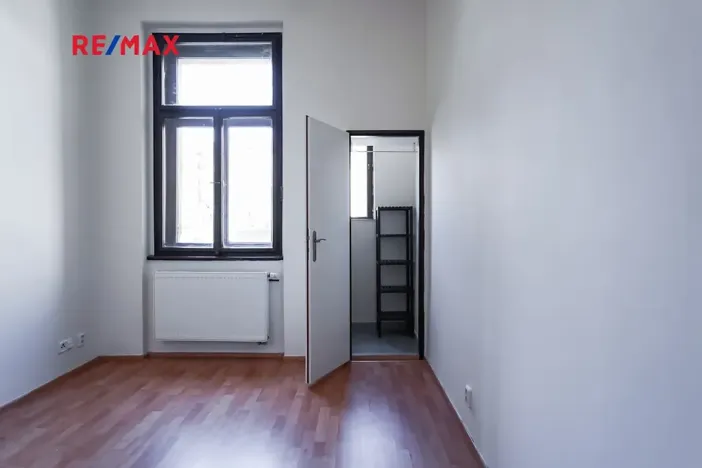 Pronájem bytu 1+1, Praha - Vinohrady, Velehradská, 40 m2