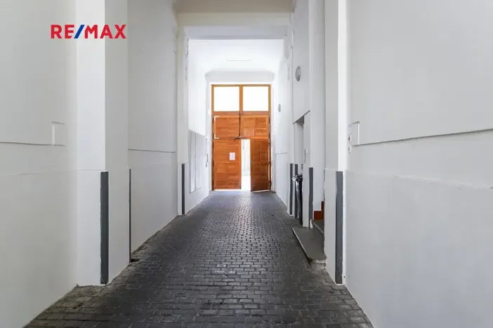 Pronájem bytu 1+1, Praha - Vinohrady, Velehradská, 40 m2