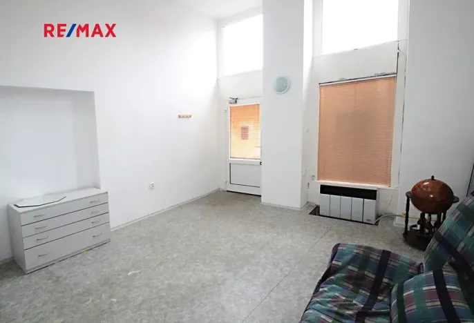 Pronájem kanceláře, Kolín, Jiráskovo náměstí, 45 m2