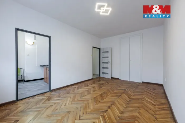 Pronájem bytu 1+1, Cheb, Kasární náměstí, 30 m2