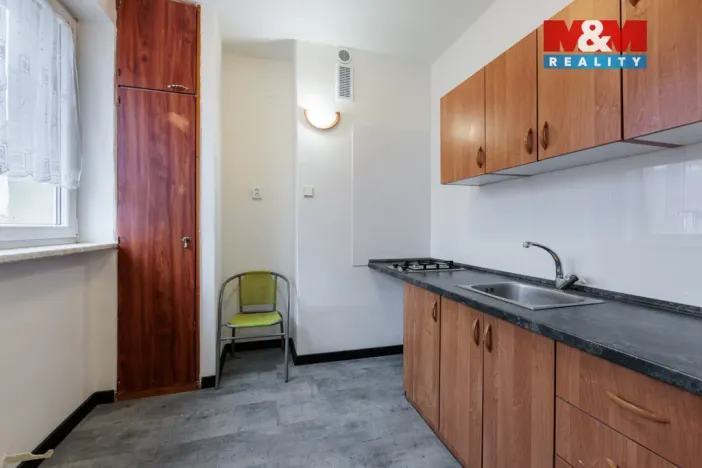 Pronájem bytu 1+1, Cheb, Kasární náměstí, 30 m2