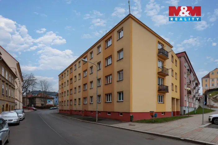 Pronájem bytu 1+1, Cheb, Kasární náměstí, 30 m2