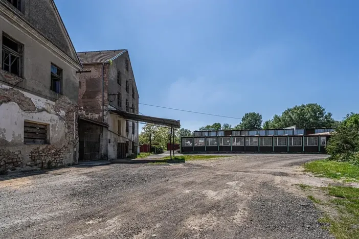 Prodej komerční nemovitosti, Přítluky, 2507 m2