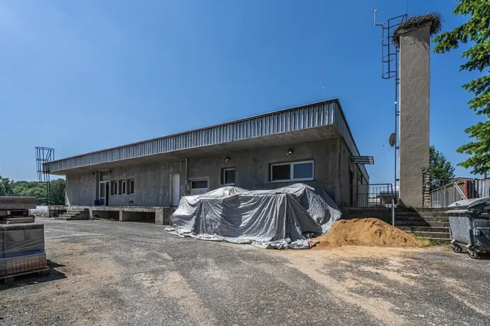 Prodej komerční nemovitosti, Přítluky, 2507 m2