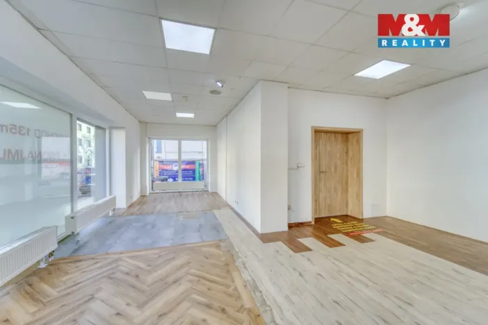 Prodej obchodního prostoru, Praha - Uhříněves, Přátelství, 490 m2