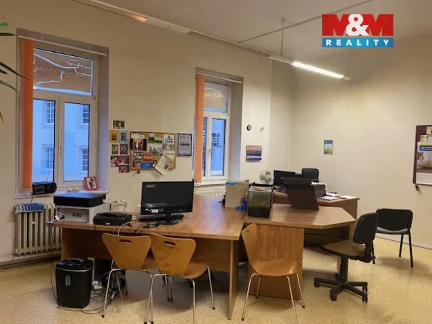 Pronájem kanceláře, Bruntál, Zámecké nám., 76 m2